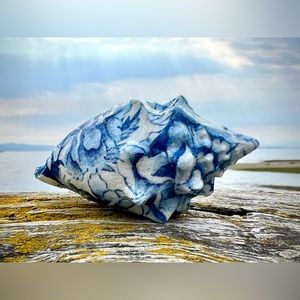 Charming Decoupage Seashells in Chinoiserie Blue